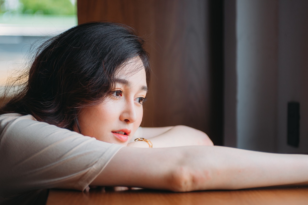 Woman 6136425_1280