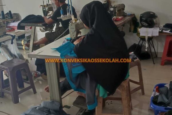 Proses Produksi Kaos Sekolah di Bantul Kec. Srandakan Desa Poncosari